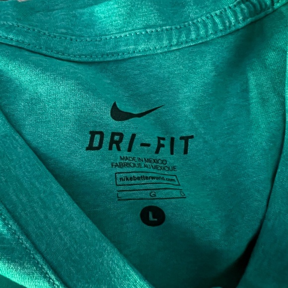 Nike T-shirt - Picture 2 of 2